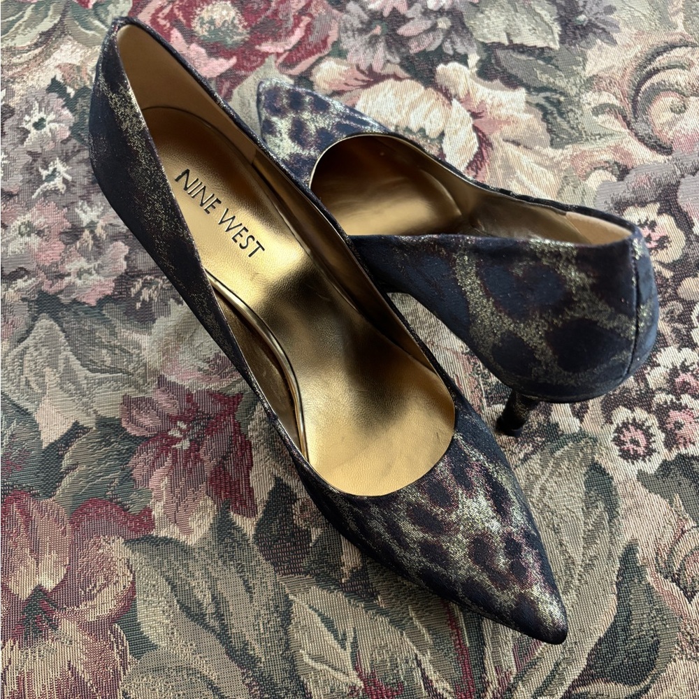 Nine West Black and Gold Patterned Heels 8